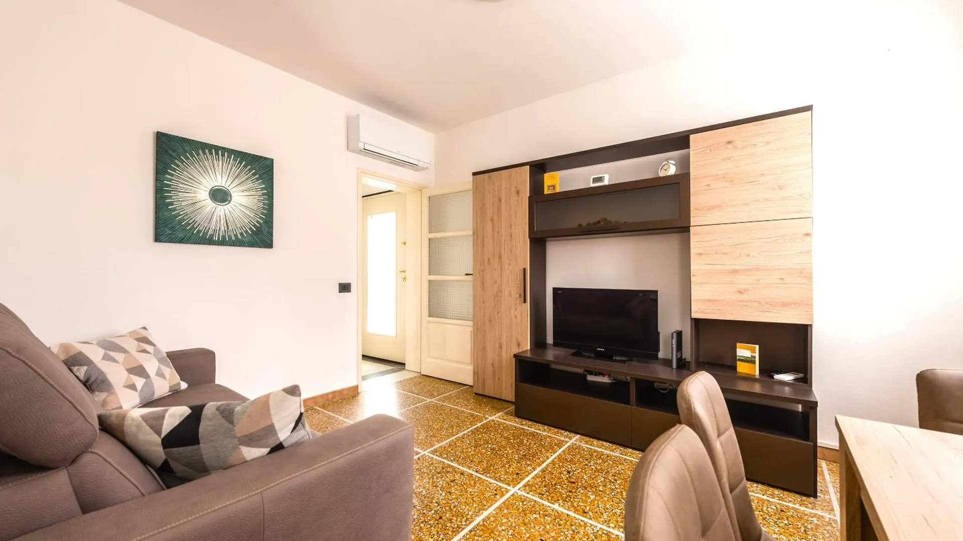 Hostly-Casa Serena-Near The Town Center Pisa Apartment